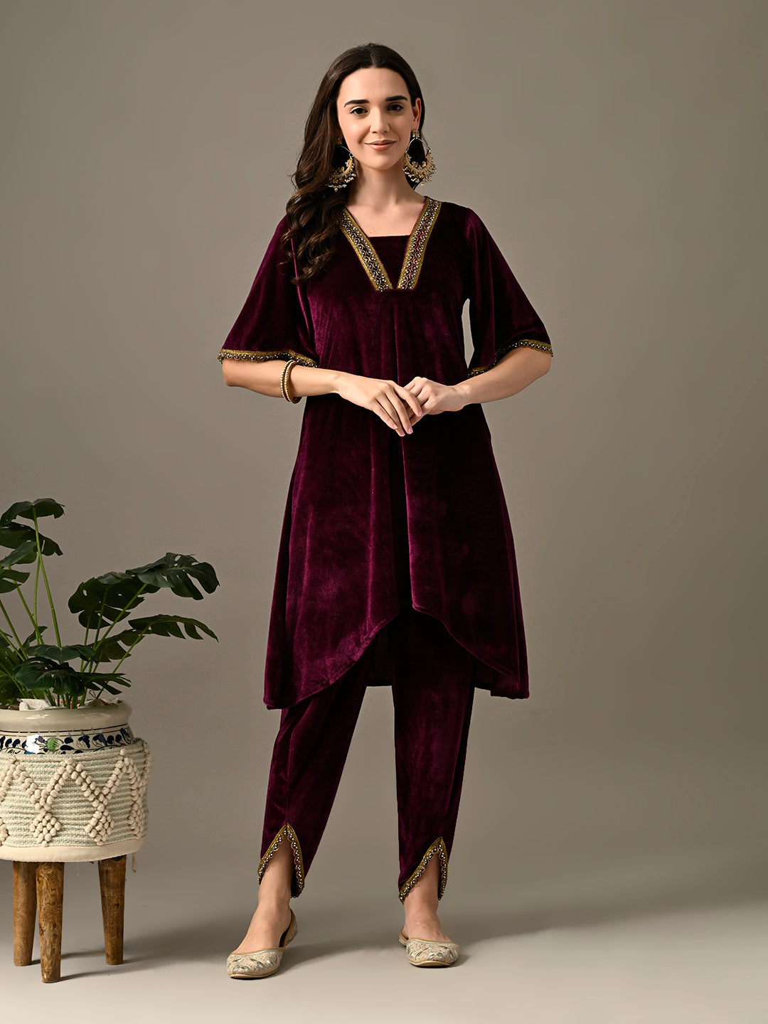 Myshka Women's Magenta Velvet Kurta Pant