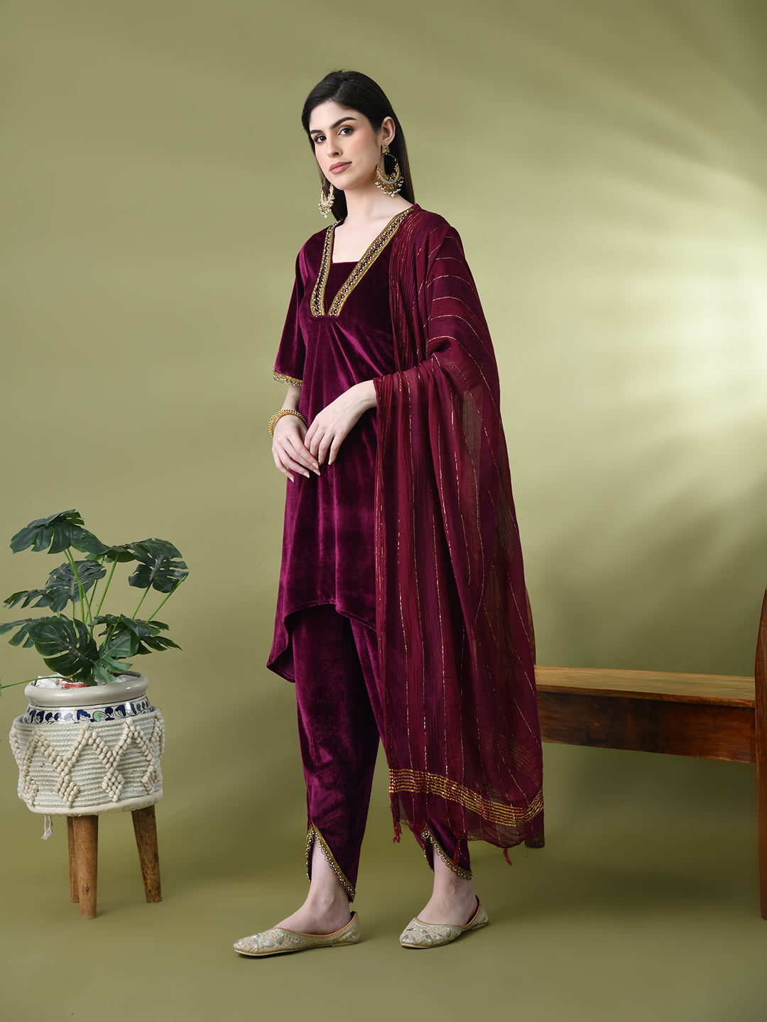 Myshka Women's Magenta Velvet Kurta Pant With Dupatta Set