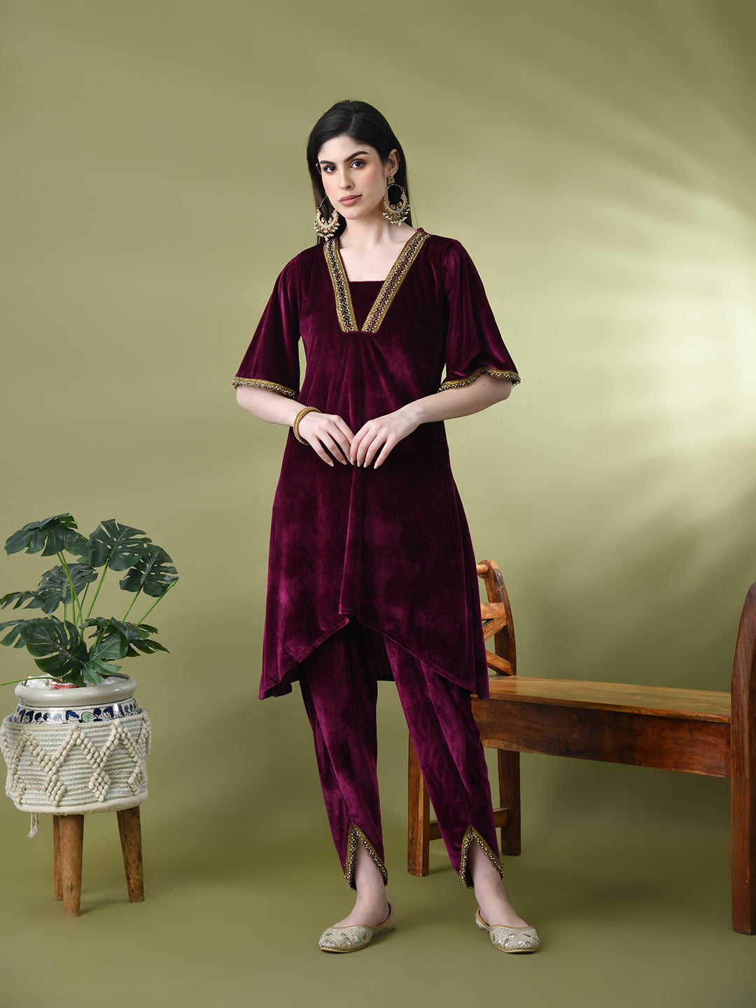 Myshka Women's Magenta Velvet Kurta Pant With Dupatta Set