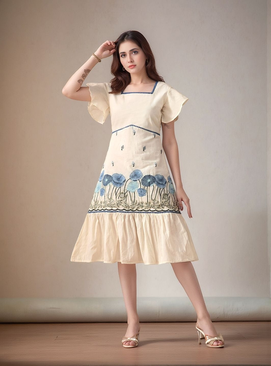 Myshka Women Blue Embroidered Laced Fitted Mermaid Dress Flared Sleeves