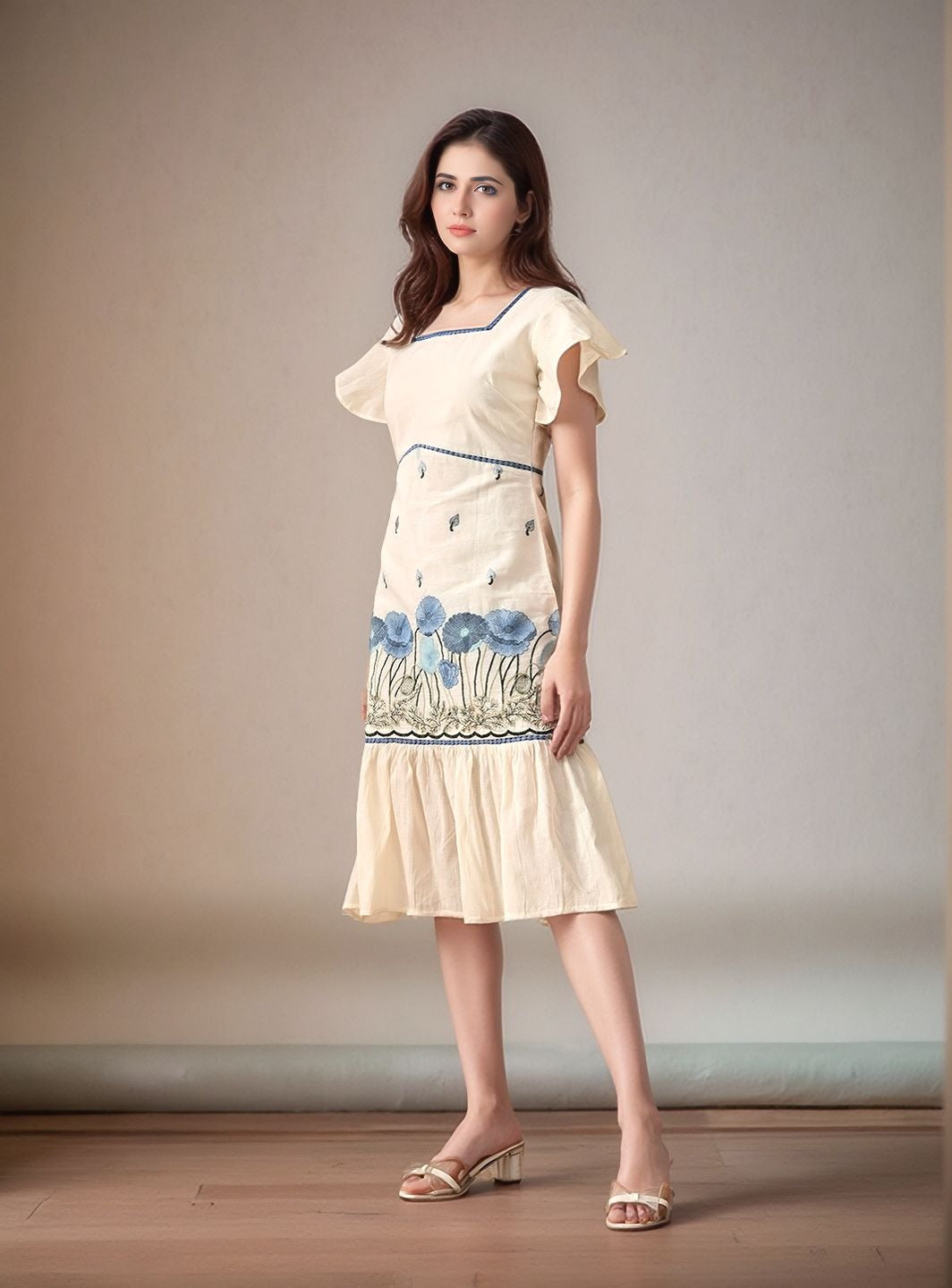 Myshka Women Blue Embroidered Laced Fitted Mermaid Dress Flared Sleeves