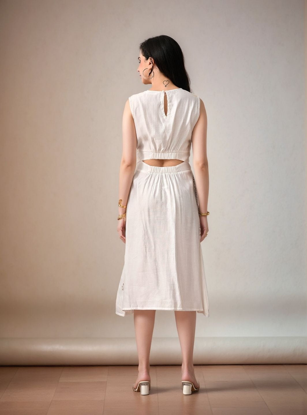 Myshka Women White Embroidered Dress Sleeveless