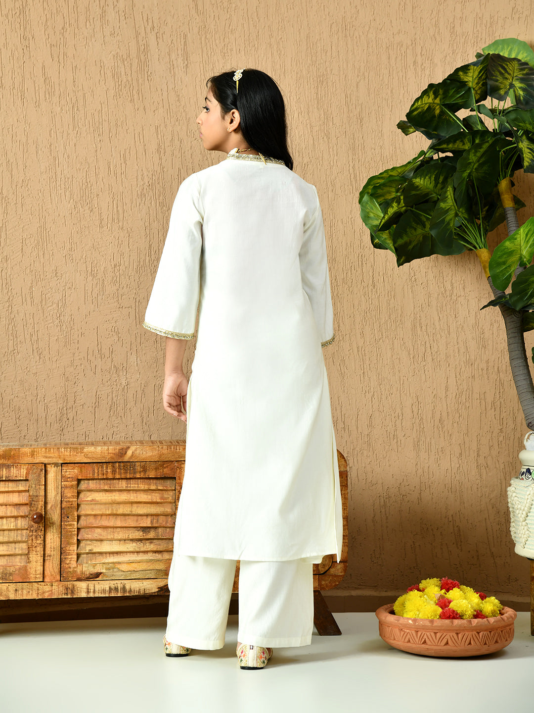 Myshka Kids Girls Calf length Embellished Kurta Set White Color