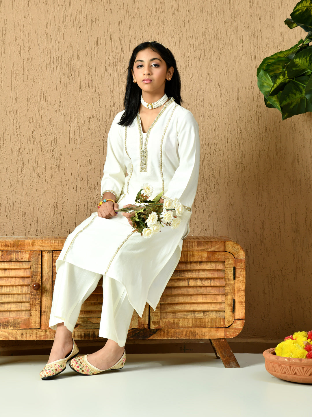 Myshka Kids Girls Calf length Embellished Kurta Set White Color