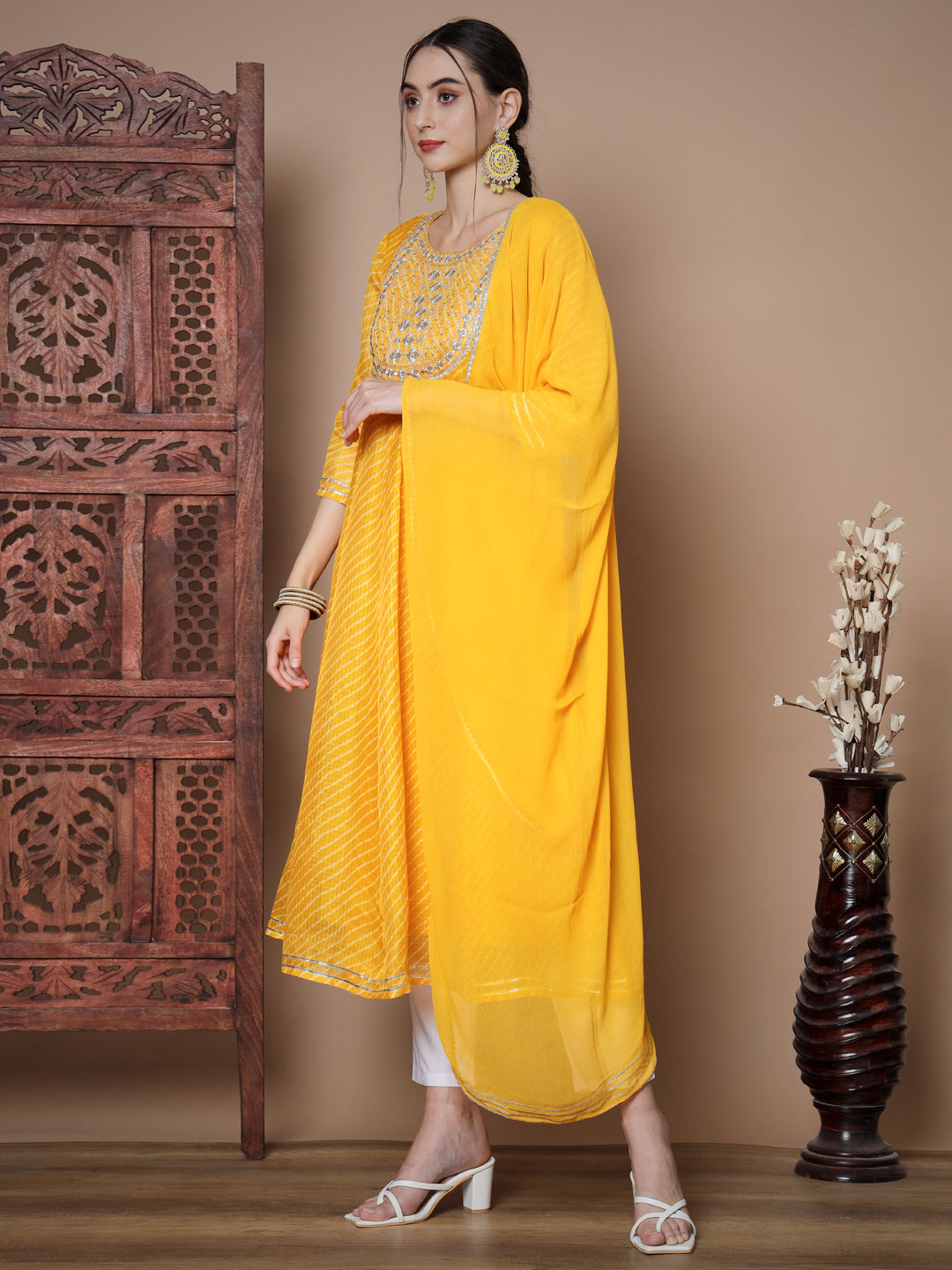 Women's Yellow Anarkali Kurta & With Dupatta Myshka