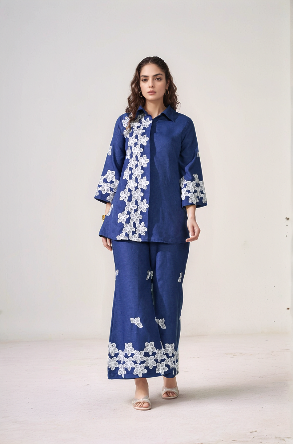 Myshka Women Floral Embroidered Navy Tunic with Trouser