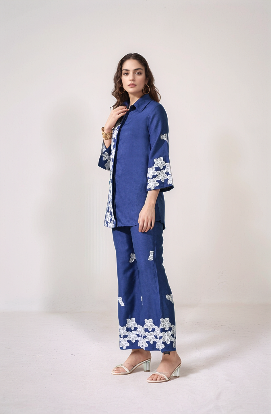 Myshka Women Floral Embroidered Navy Tunic with Trouser