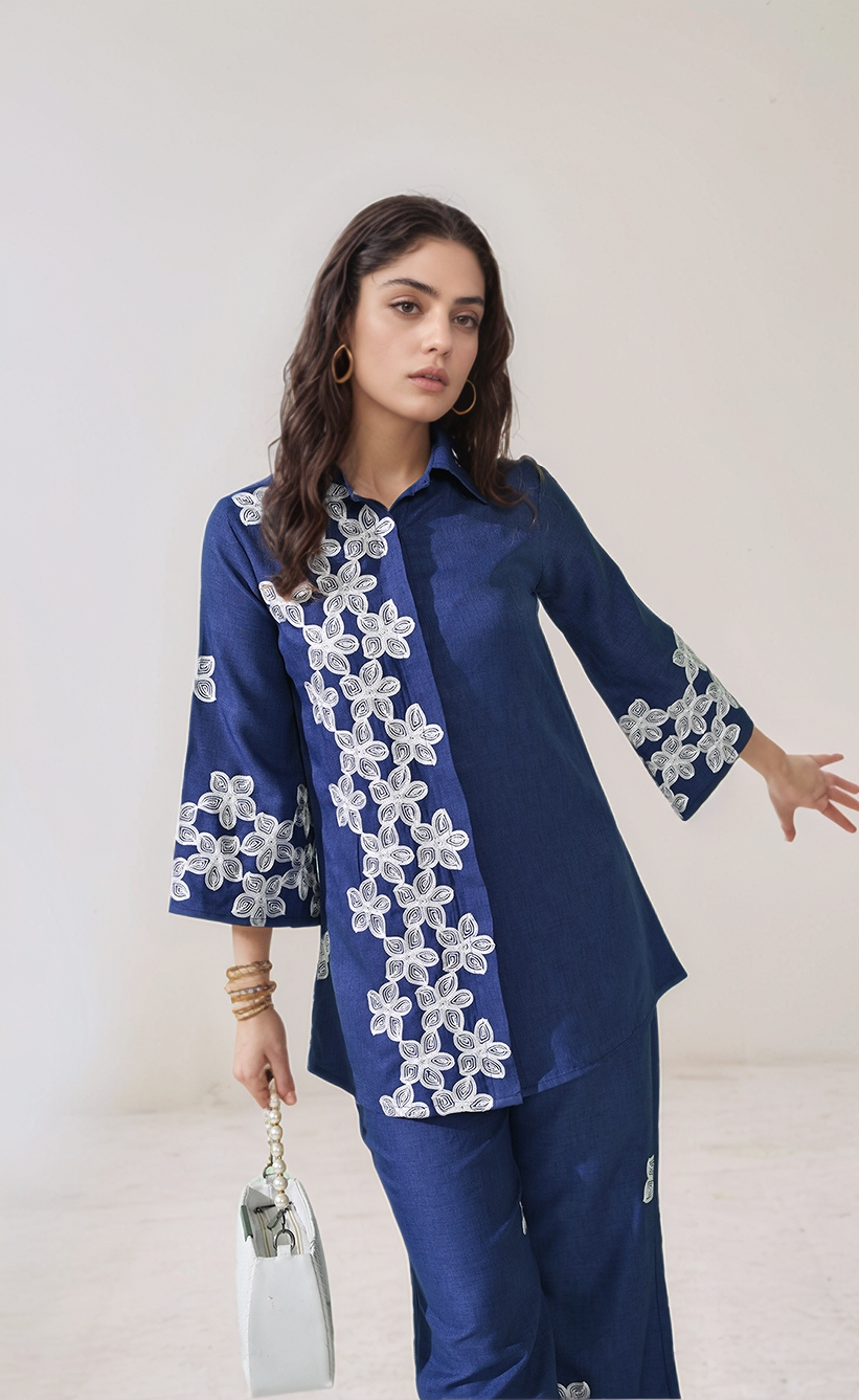 Myshka Women Floral Embroidered Navy Tunic with Trouser