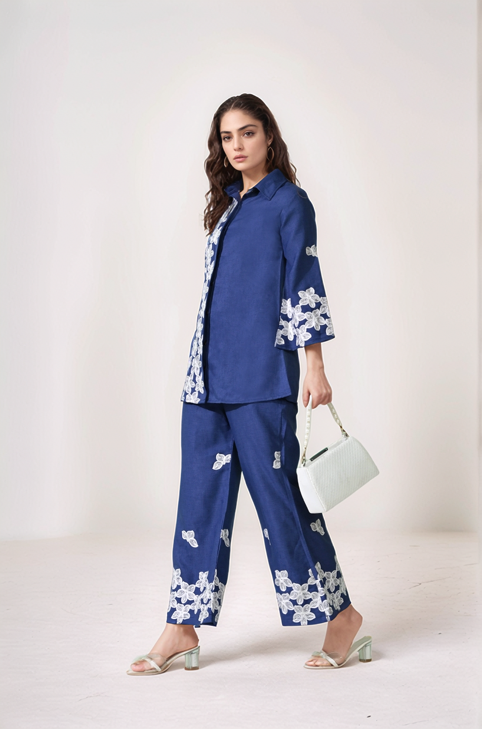 Myshka Women Floral Embroidered Navy Tunic with Trouser