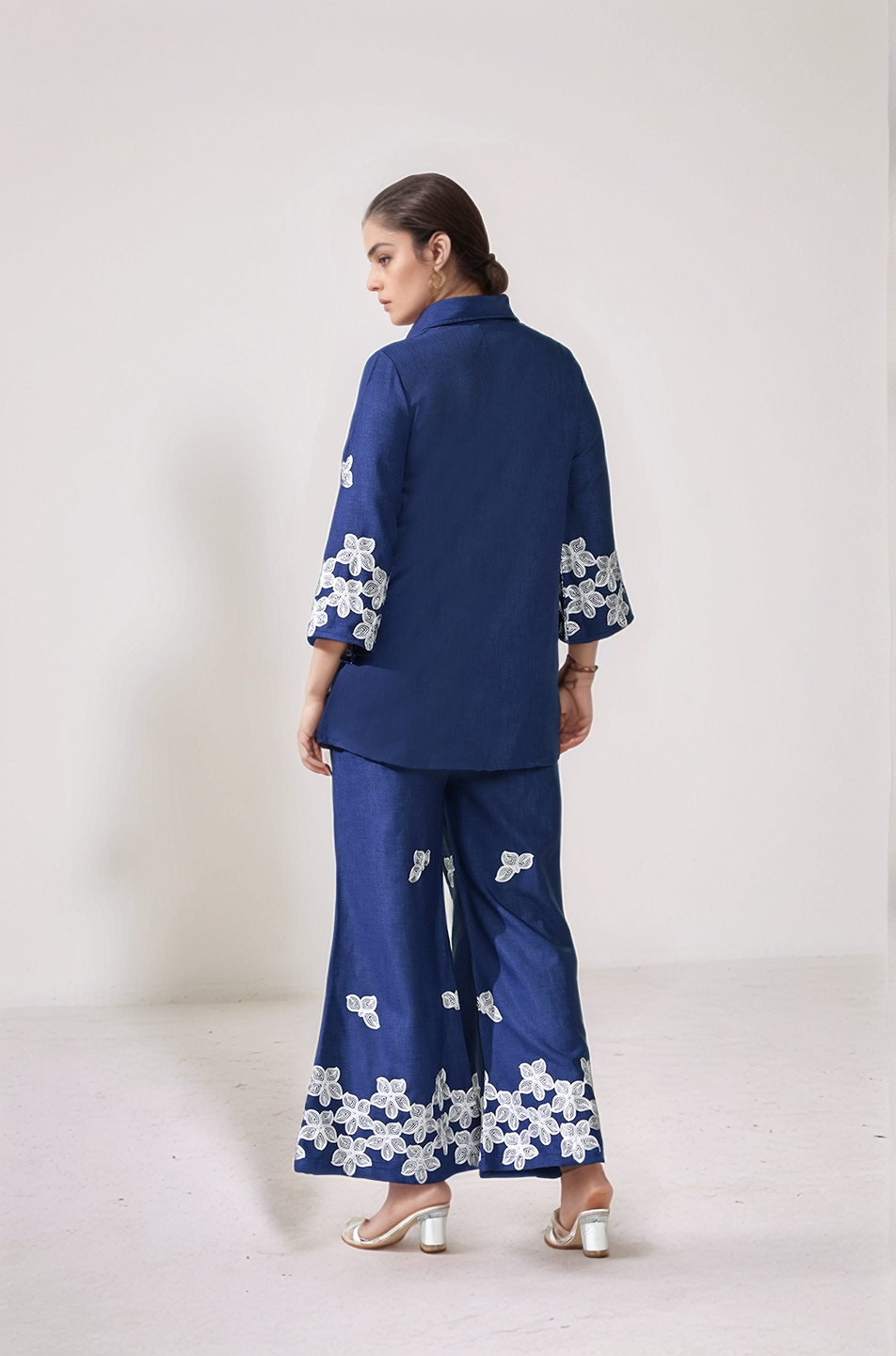 Myshka Women Floral Embroidered Navy Tunic with Trouser