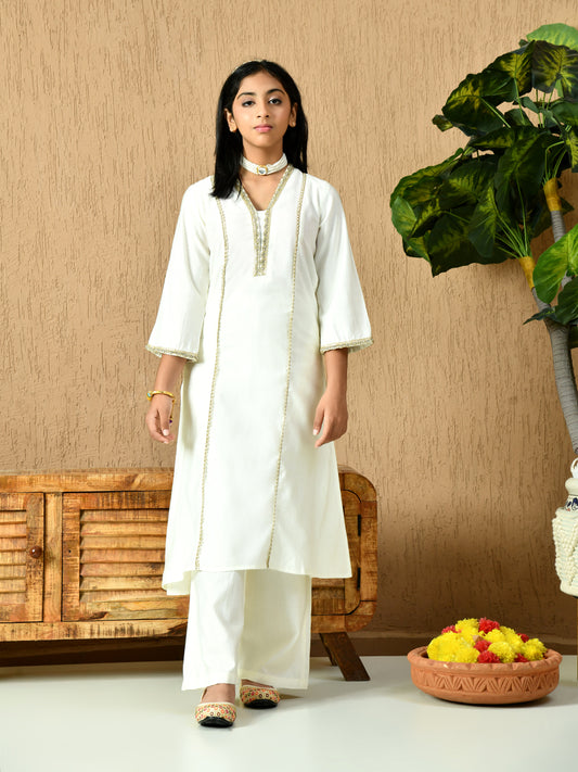 Myshka Kids Girls Calf length Embellished Kurta Set White Color